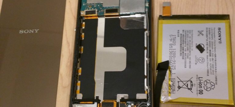 XPERIA Z4 電源ボタン 陥没　修理